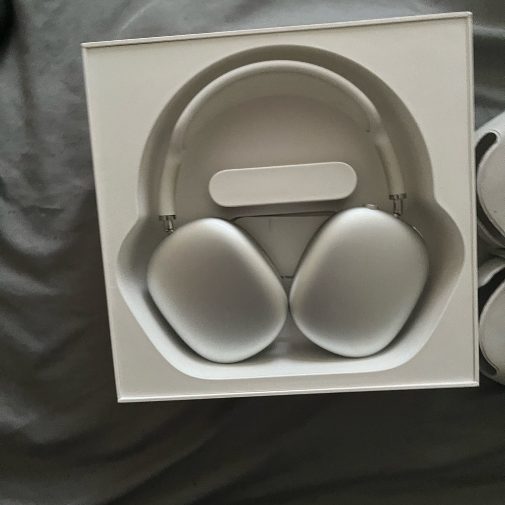 they are very loud and only been worn a couple times
